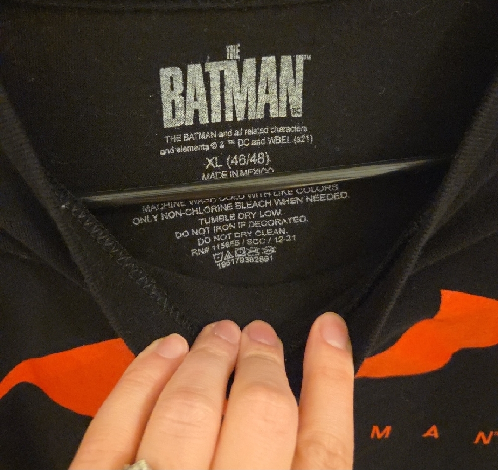 The Batman Black T-Shirt - Picture 2 of 4